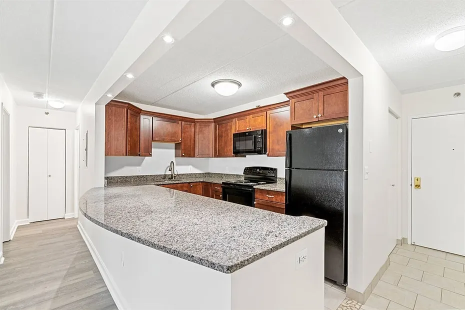 275 Main St  #403 Photo 11
