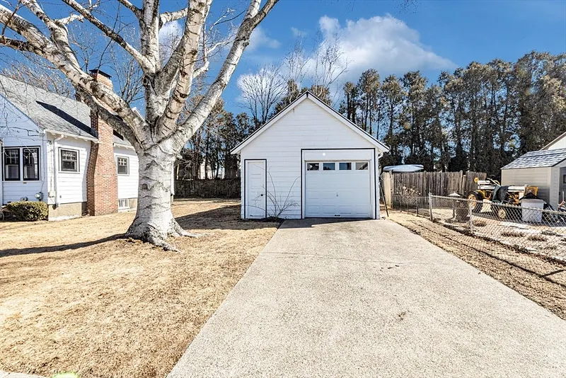 39 Waterman Rd Photo 2