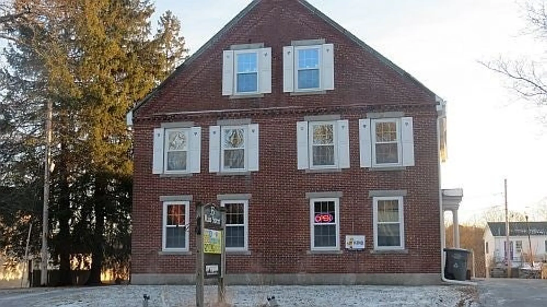 33 Main St Photo 1