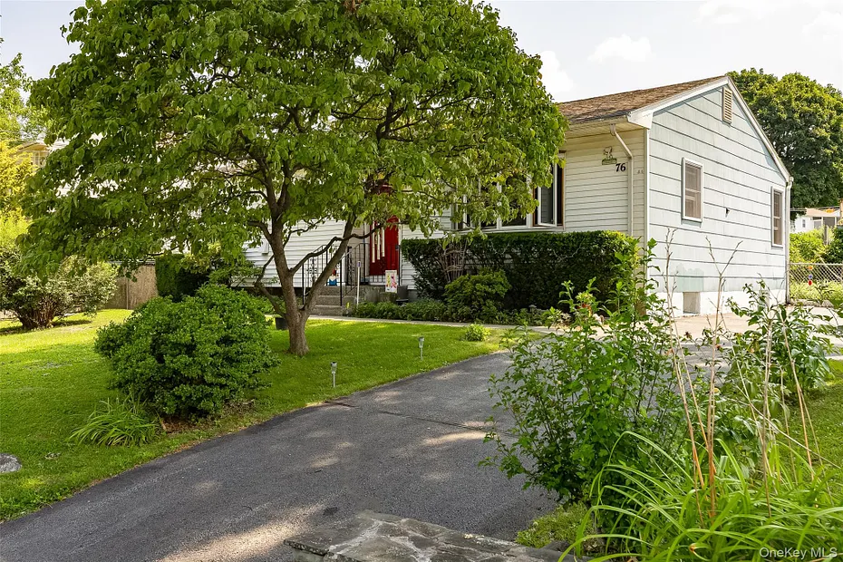 76 Phillips Street Photo 6