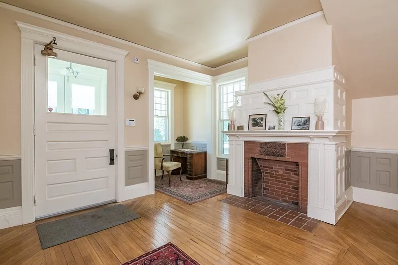 10 N Main St  #5E Photo 4