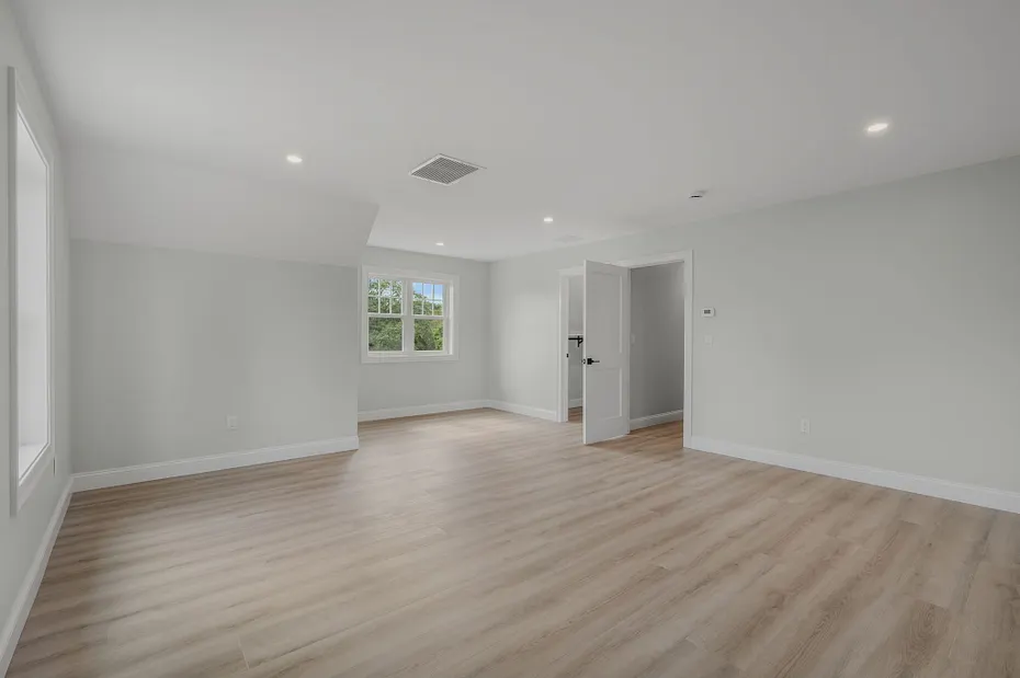 2 Farm Meadow Road Photo 32