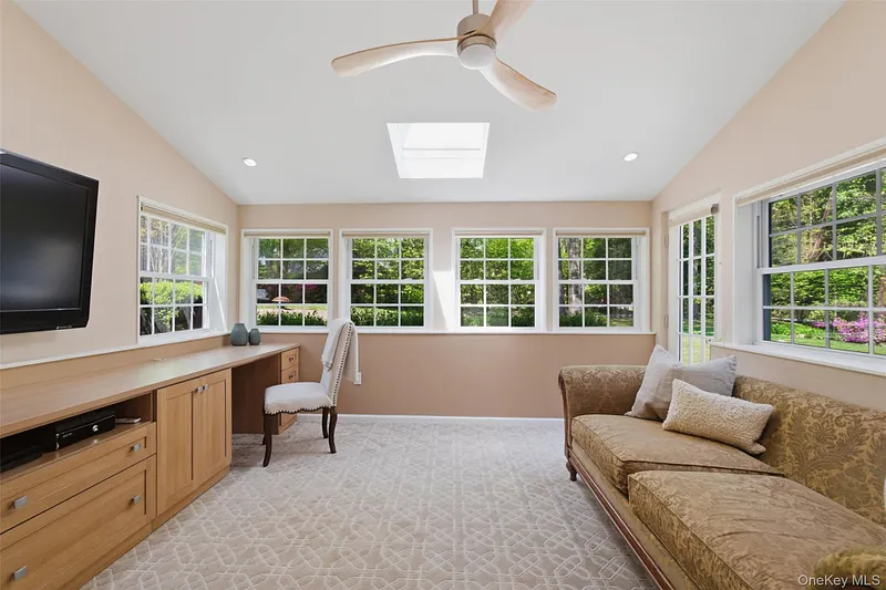 136 Devonshire Road Photo 6