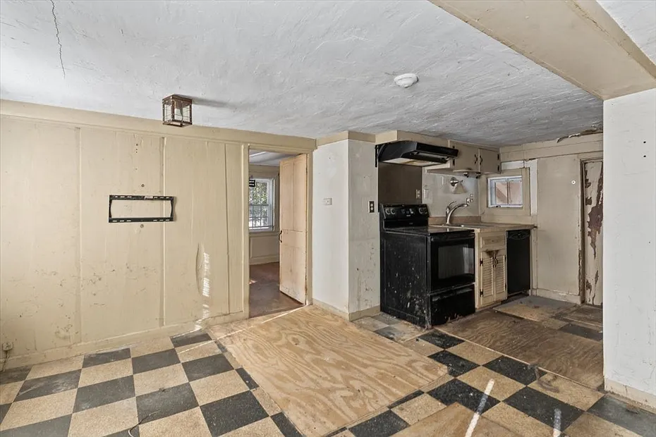 153 W. Main St. Photo 5