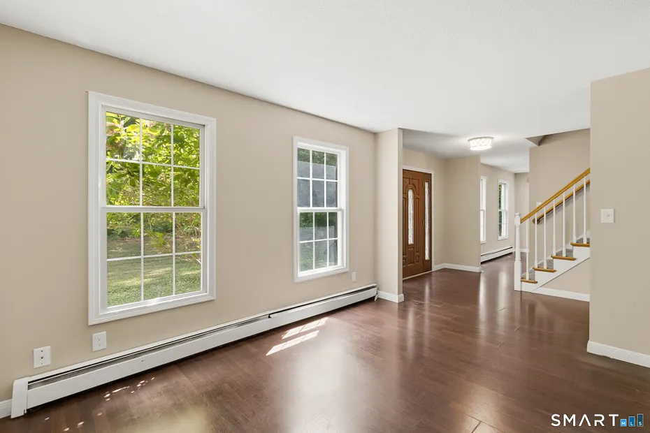 436 Tiffany Lane Photo 7
