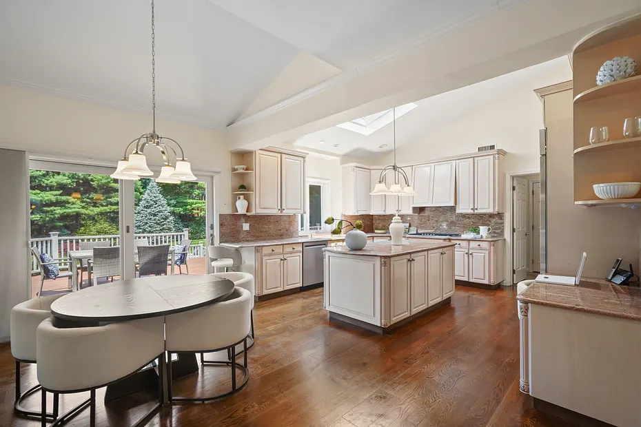 10 Crestview Drive Photo 5