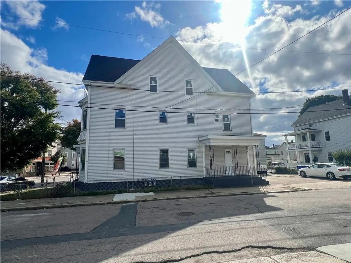686 Broadway  #2R Photo 2