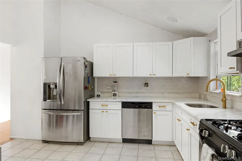 1056 Arthur Street Photo 11