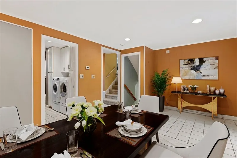 6 Madison Ave Photo 10
