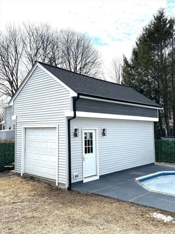 76 Foster St Photo 29