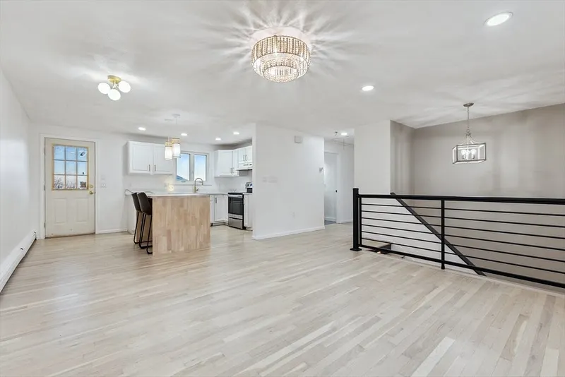 51 Belmont Ave Photo 8