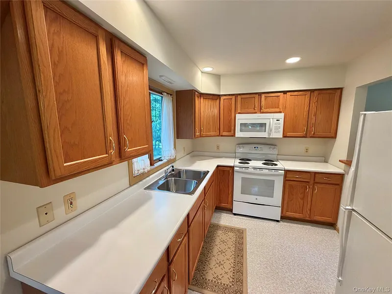 468 Decker Road Photo 9