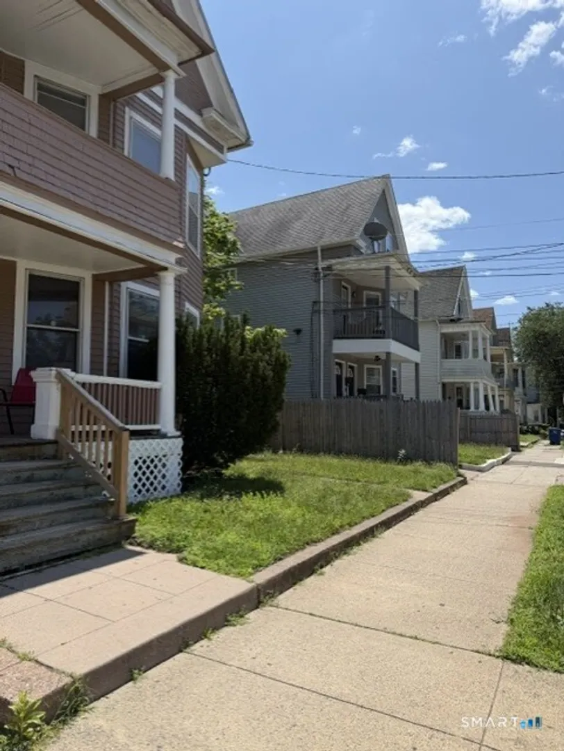 119 Hobart Street  #2nd floor Photo 2