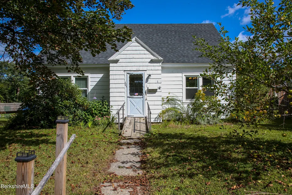 421 Elm St Photo 2