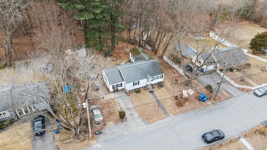 10 Hinckley Rd Photo 34