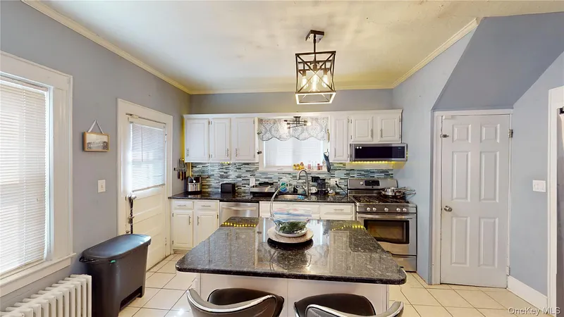 88 Grand Avenue Photo 9