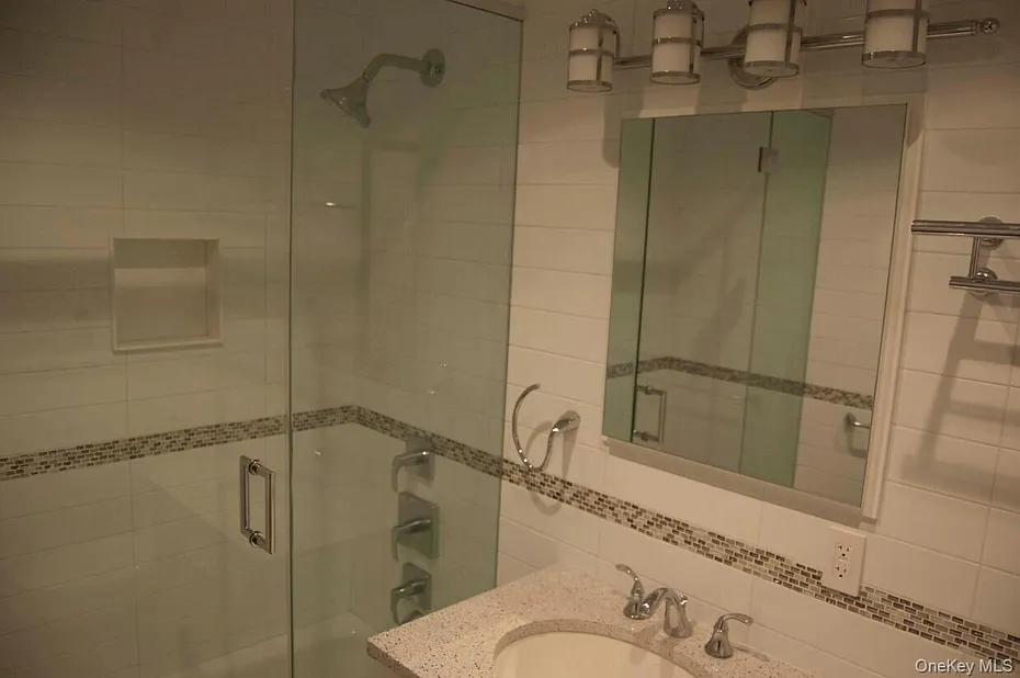 114 Greenpoint Avenue Photo 9