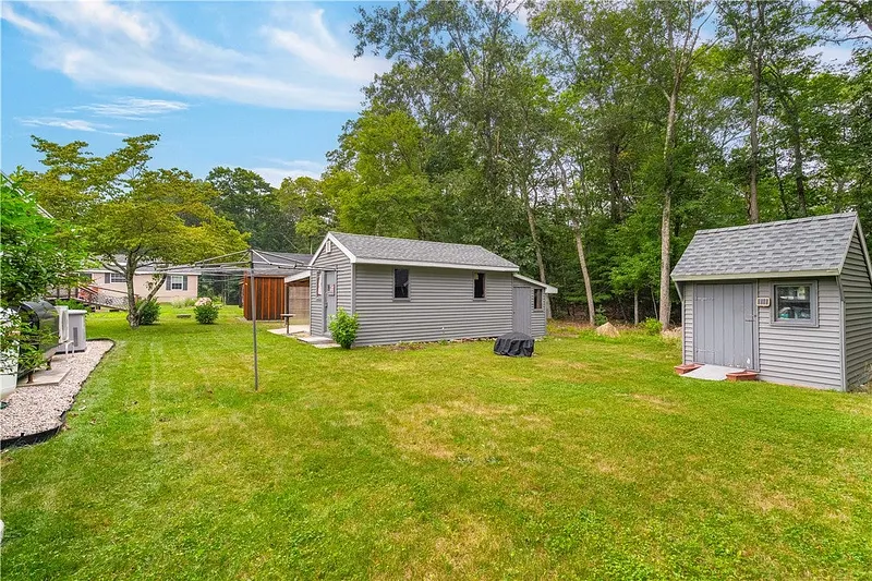 464 Gardiner Road #103 Photo 33