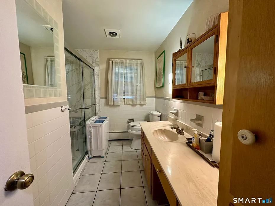 670 Benham Street Photo 12