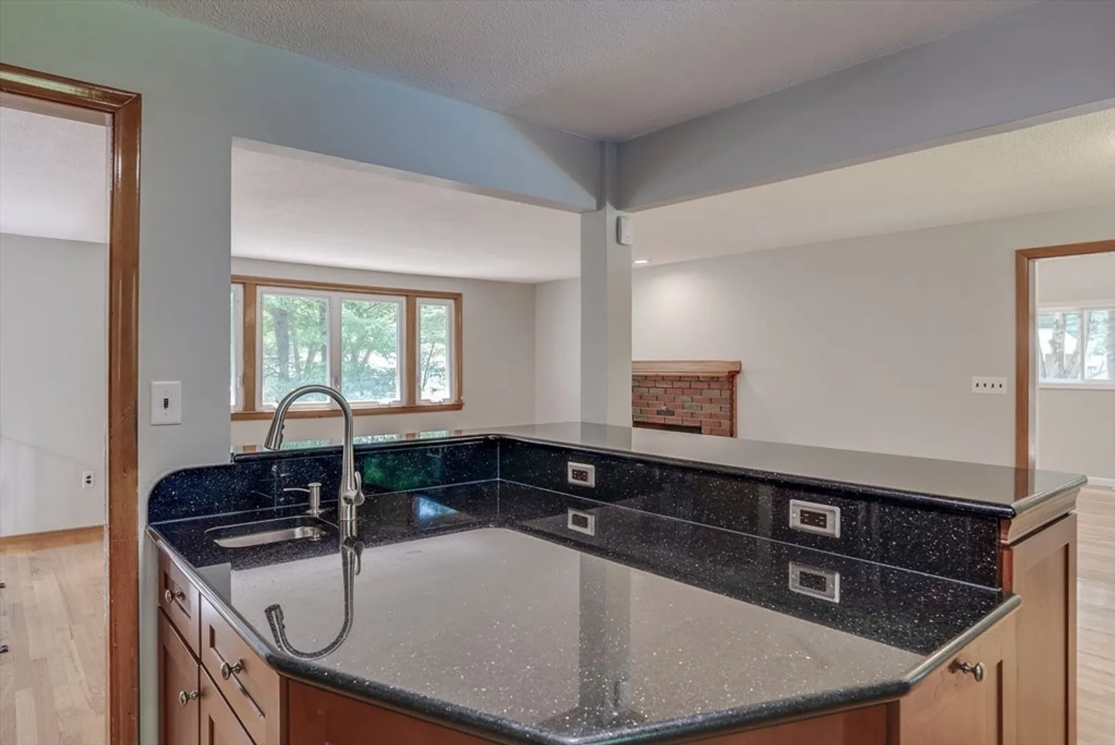 680 East Street Photo 10
