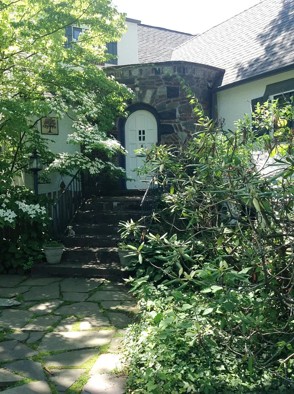 533 Walton Avenue Photo 1