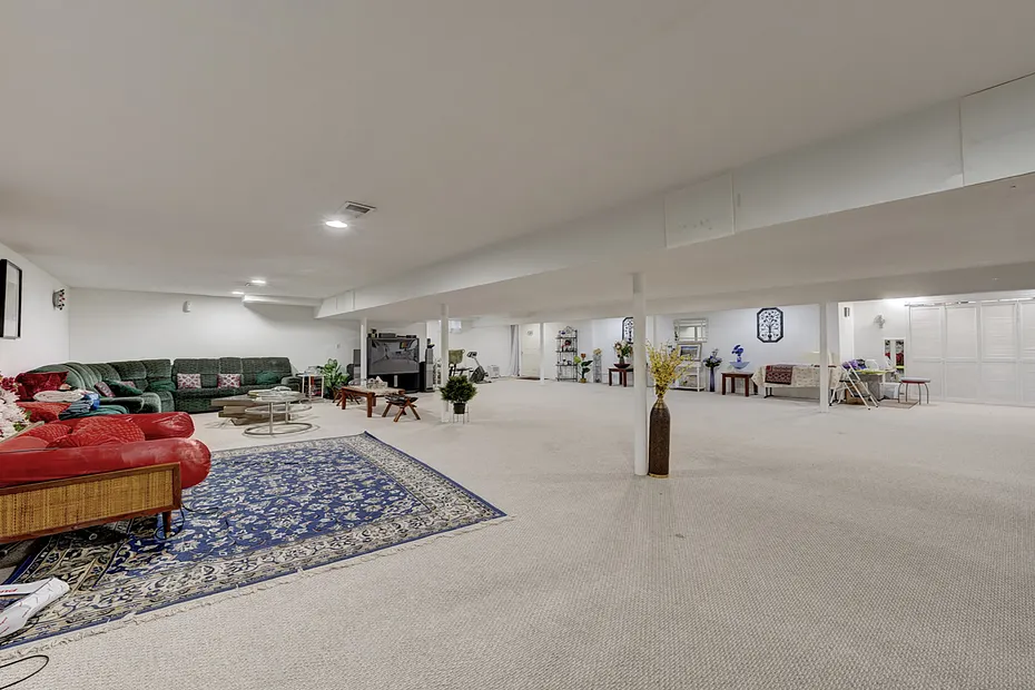 300 Hilltop Road Photo 32