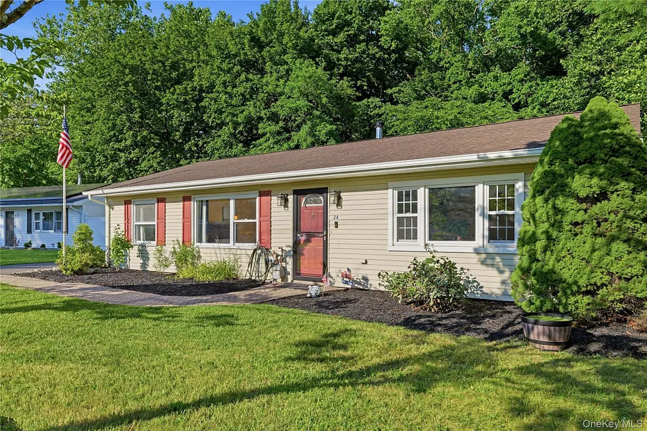24 Lafayette Road Photo 2