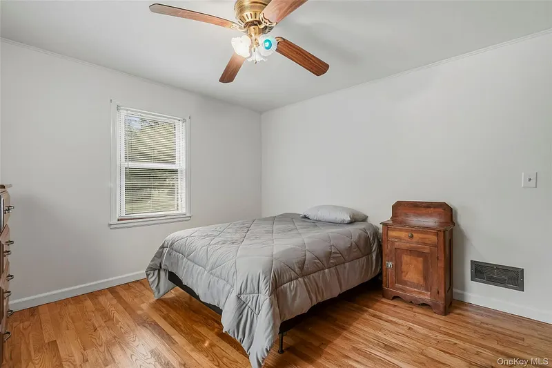 929 Freedom Plains Road Photo 27
