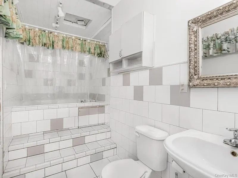 772 Home Street Photo 11