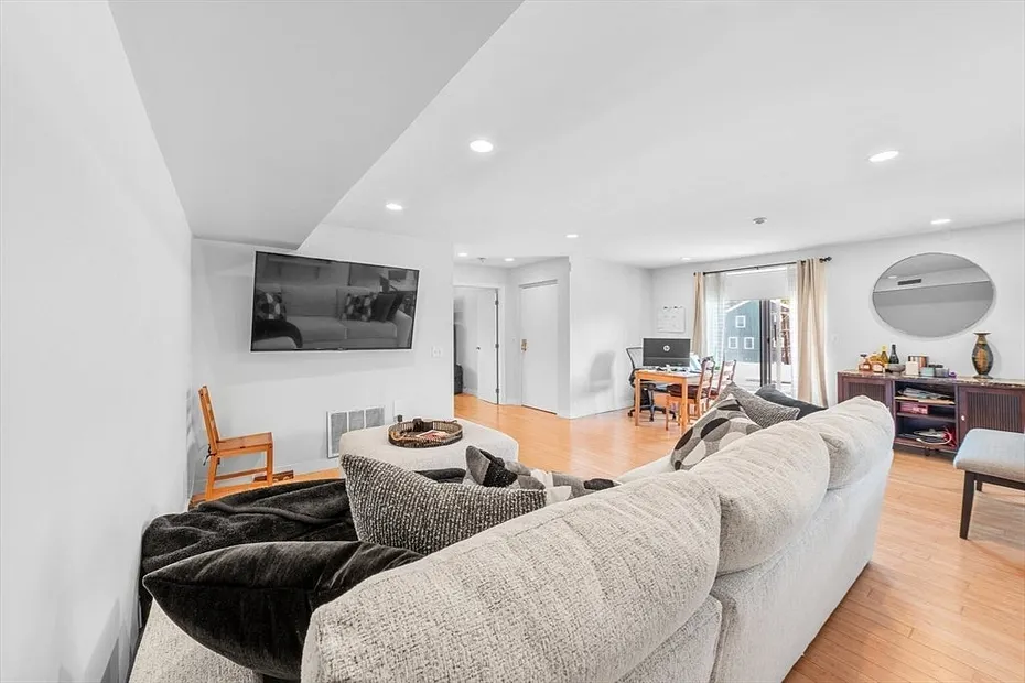 211 West Street  #10A Photo 3