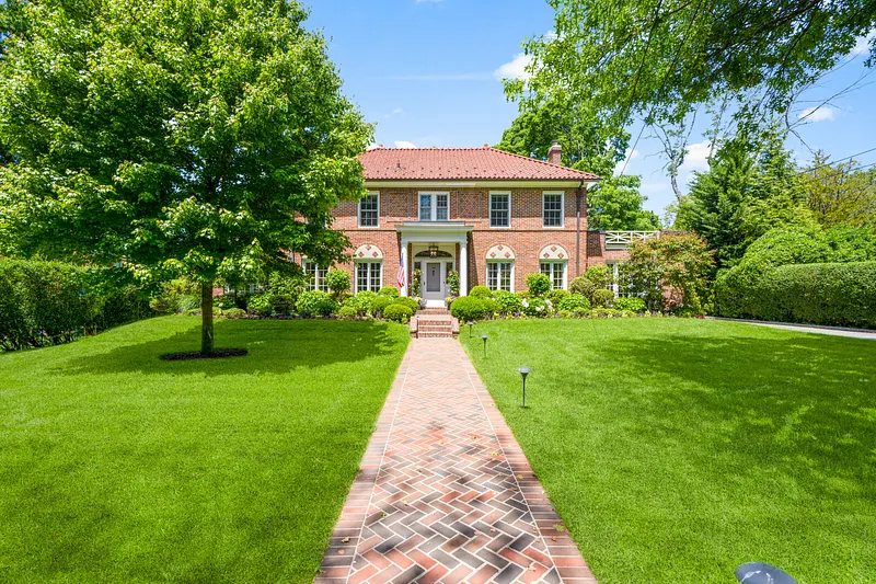 30 Elm Avenue Photo 1