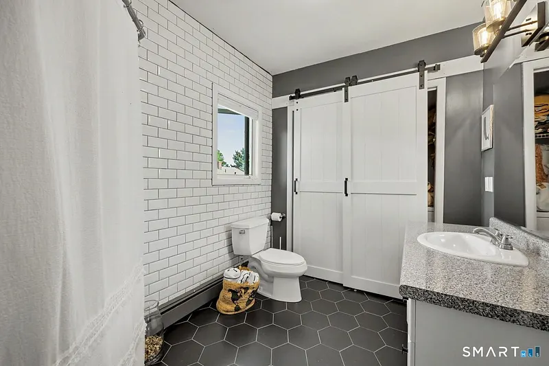 52 West Street Photo 32