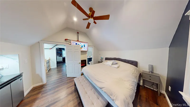 88 Grand Avenue Photo 18