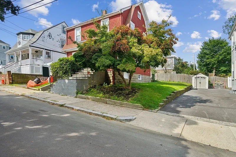 64 Bates Ave Photo 24