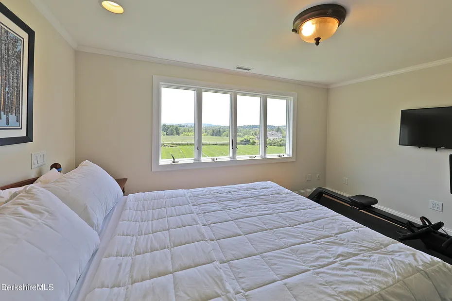 154 Plunkett St Photo 32