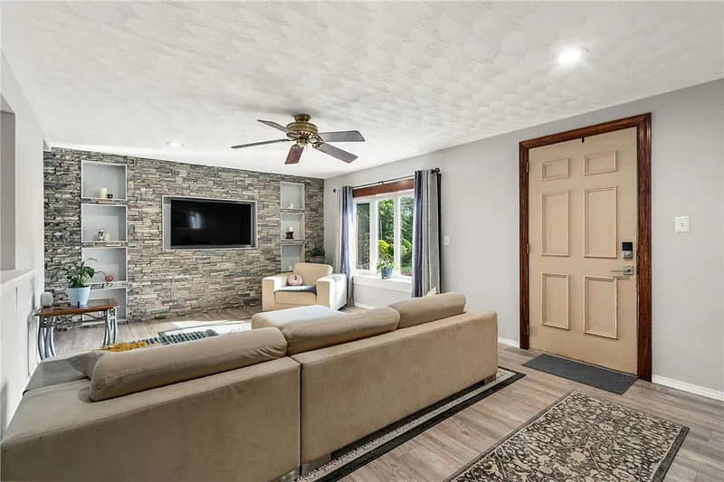 30 Lockwood Road Photo 9