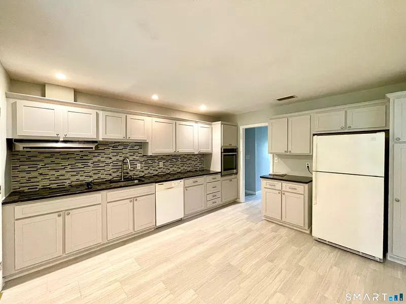 35 Woodmont Road Photo 13