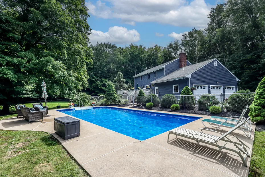 33 Brookwood Drive Photo 6