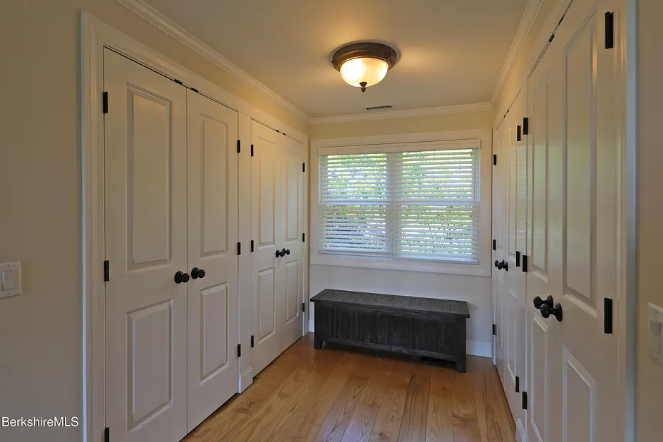 154 Plunkett St Photo 33