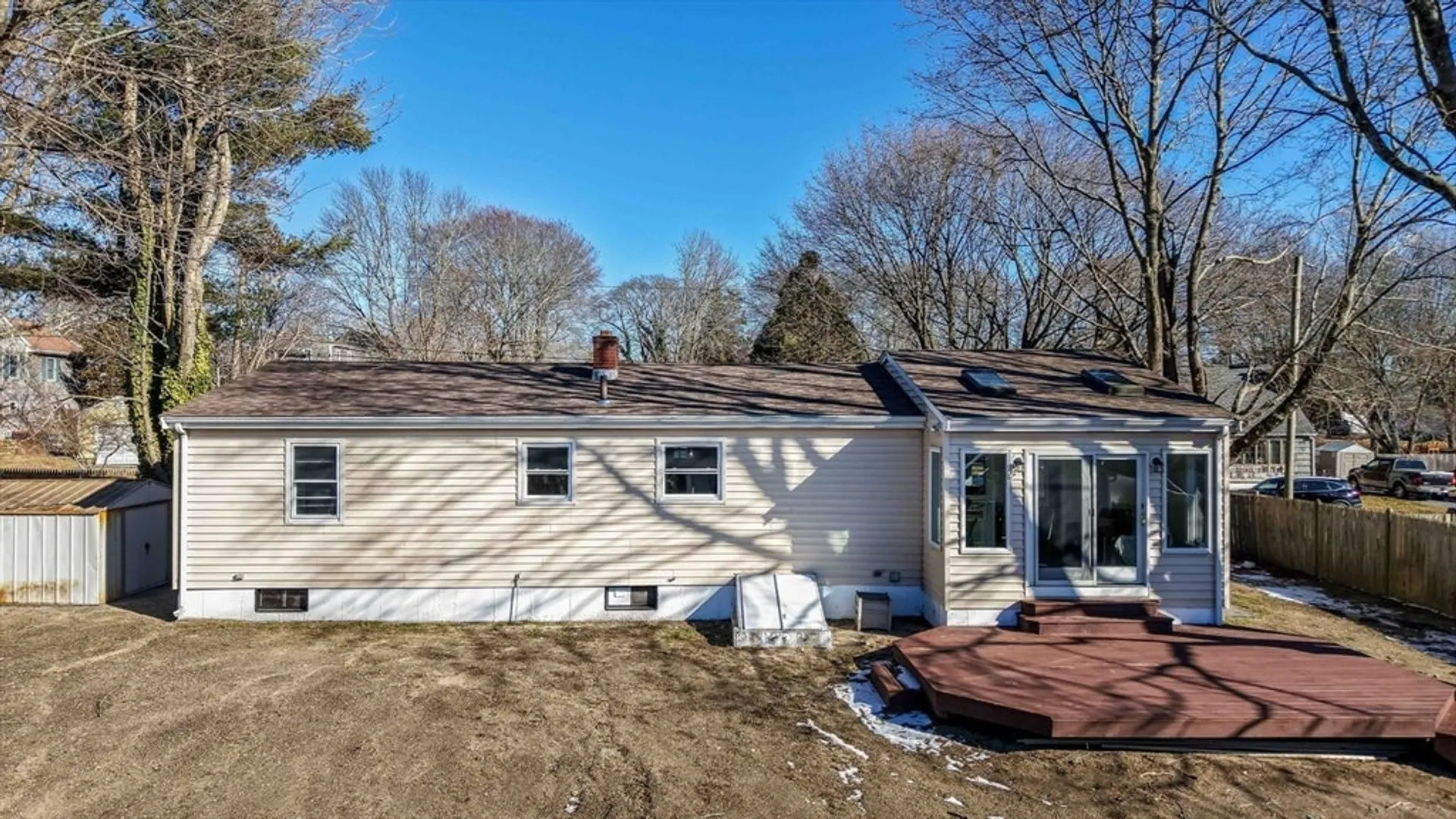 10 Saratoga St Photo 5