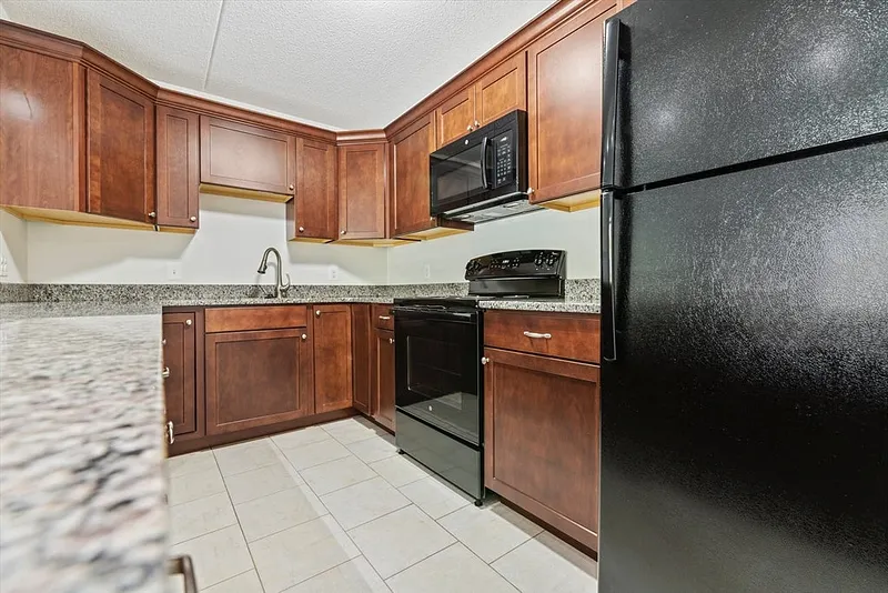 275 Main St #403 Photo 13