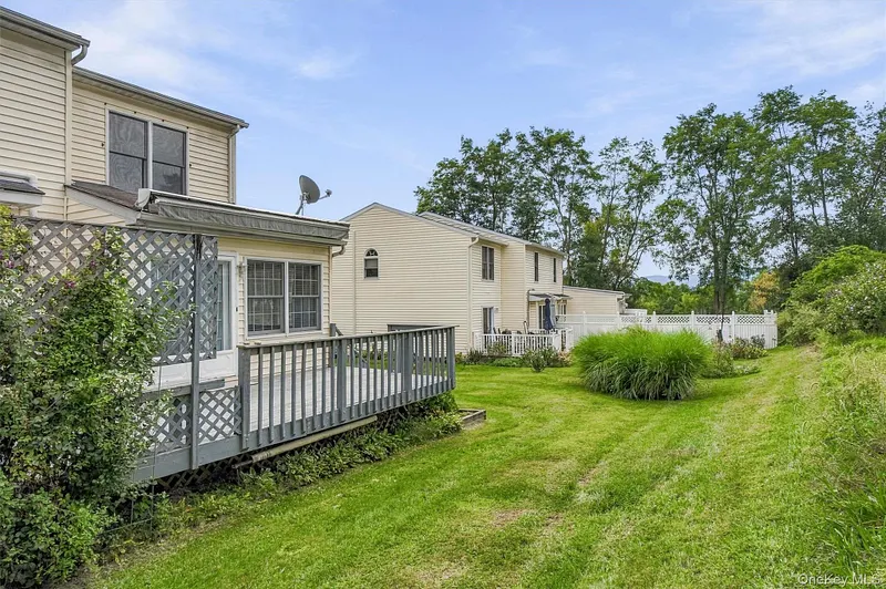 1069 Wolcott Avenue Photo 38