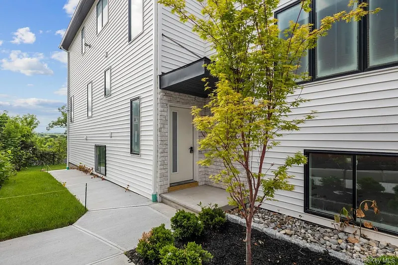 35 Prospect Street  #111 Photo 3