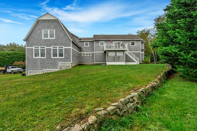 8 Montauk Avenue Photo 5