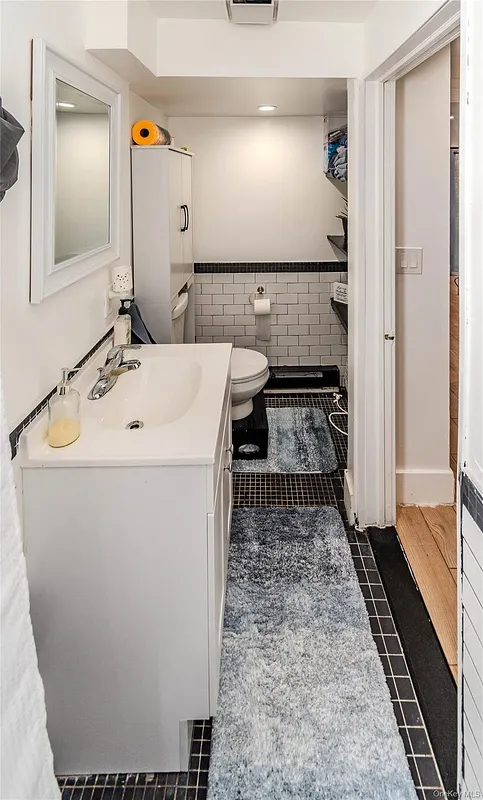 70 Lander Street Photo 16
