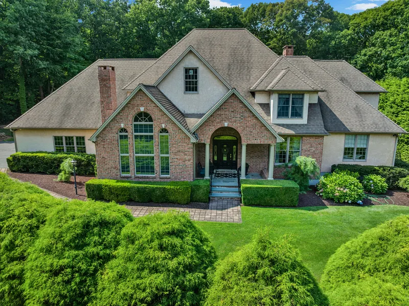 136 Long Lane Photo 1