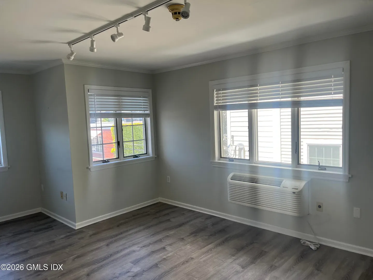 1081 E Putnam Avenue 2nd Floor Photo 3