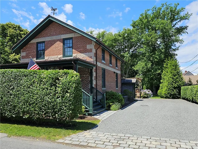 209 Coggeshall Avenue Photo 2