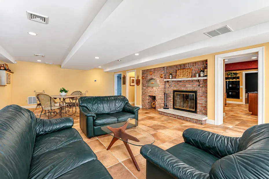 136 Long Lane Photo 35