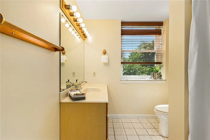 3524 W Shore Road  #301 Photo 18